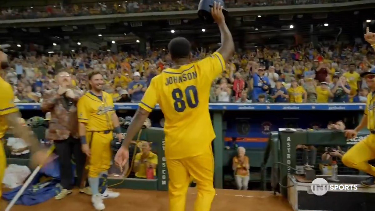 Texans legend Andre Johnson came in to pinch run for the Bananas and they IMMEDIATELY grounded into a double play 😅 📺: truTV &amp; @StreamOnMax