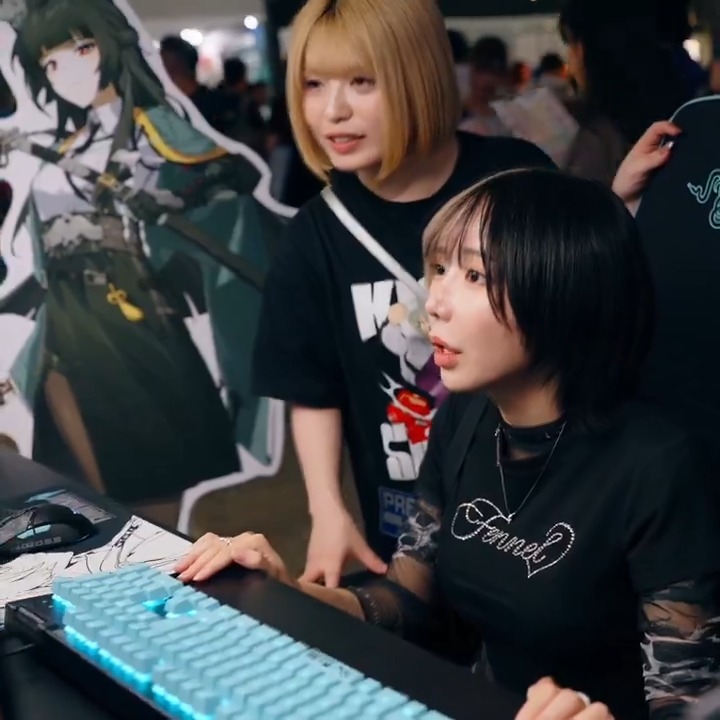 \🐍 #RazerZZZ Hall9-C27 🐍/ まさに今、混沌を断ち切る!「Razer × ゼンレスゾーンゼロ」コラボシリーズ登場! Hall9-C27 の GRAPHT (GRAPHT) ブースでは、Razer | ゼンレスゾーンゼロ コレクションを展示中。 こだわり抜かれたディテールを、ぜひその場で手に取ってご覧ください。 さらに、特製 Miyabi ステッカーがもらえるフォトキャンペーンも実施中! 数量限定のため、お早めにお立ち寄りください 🐍💨 #Razer #東京ゲームショウ #ゼンゼロ #RazerZZZ