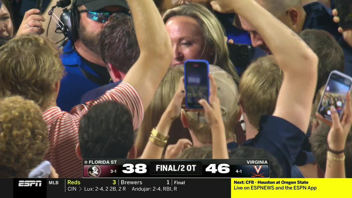 VIRGINIA HAS DONE IT! For just the second time this season, a top-10 team has fallen to an unranked opponent 😮