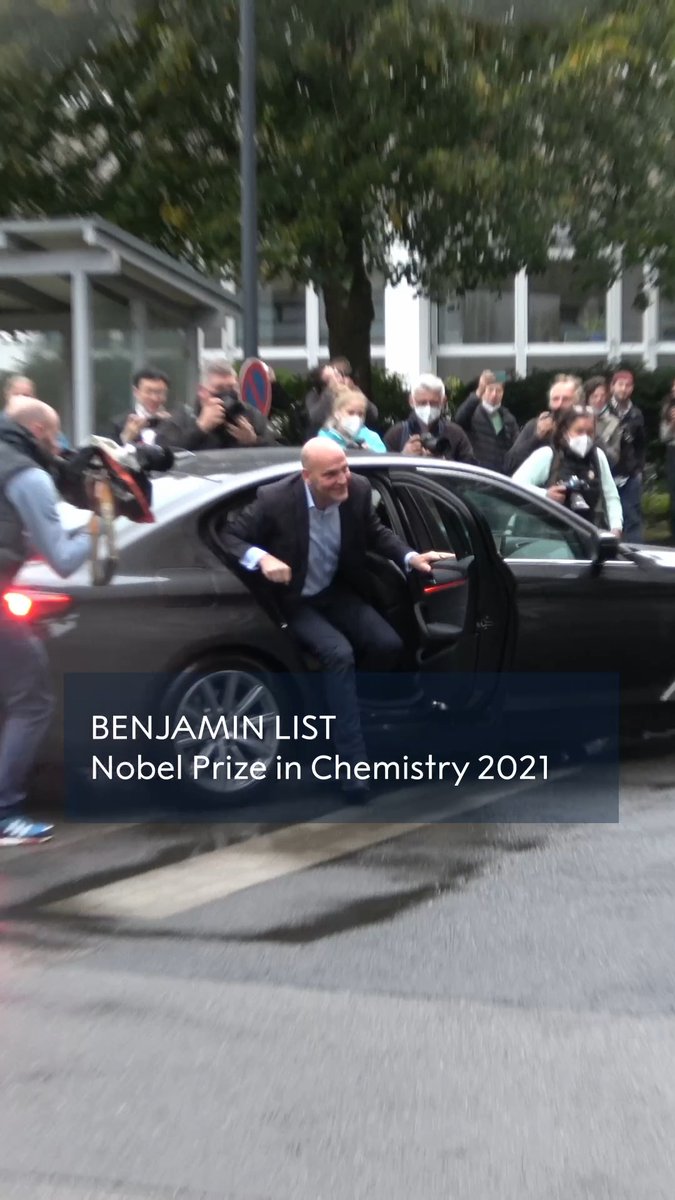 The arrival of a rock star or a Nobel Prize laureate? Benjamin List arrived to crowds of cheering colleagues and students after finding out he had been awarded the 2021 Nobel Prize in Chemistry. Who will be greeted this way this year? Stay tuned. Video: Frank Wennmohs/ MPI für Kohlenforschung #NobelPrize