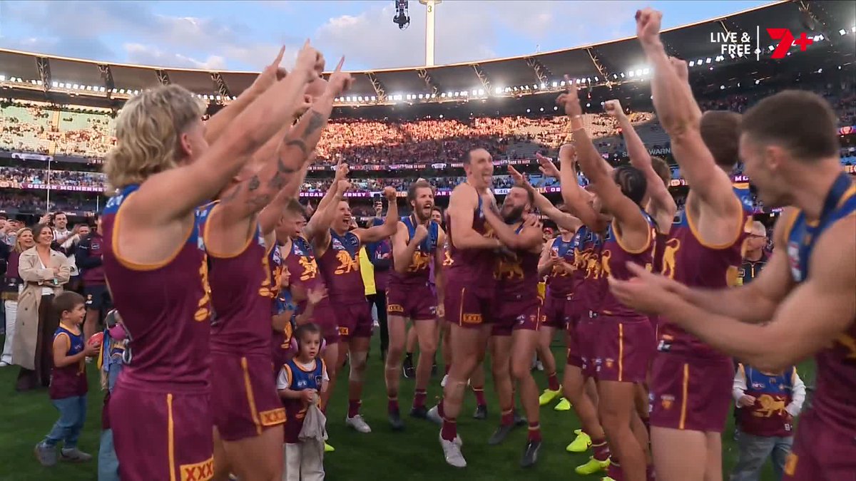 The most popular premiership medallion of all goes to the Big O 🥹 #AFLGF