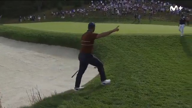 ¿Va a hacer una maravilla? 𝗩𝗔 𝗔 𝗛𝗔𝗖𝗘𝗥 𝗨𝗡𝗔 𝗠𝗔𝗥𝗔𝗩𝗜𝗟𝗟𝗔... Uno de los golpes de la #RyderCup. 🦁 Jon Rahm Rodriguez. #AquíGritamosGolf