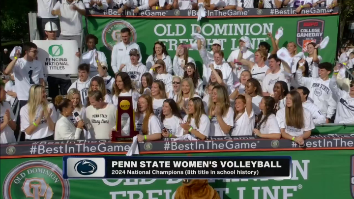 .@Jess_Sims linked up with some national champions for College GameDay 🏆 Coach Katie Schumacher-Cawley and Penn State Volleyball brought the winning energy to Happy Valley 👏