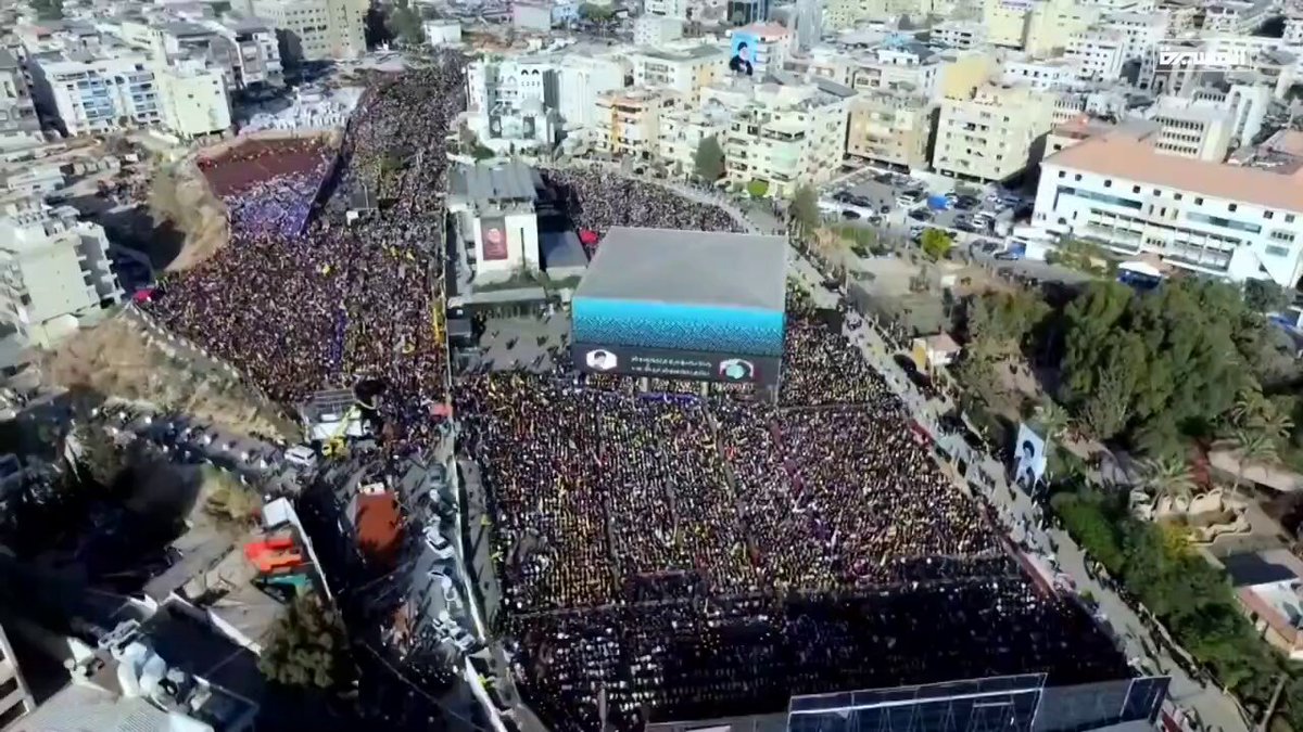 مشاهد جوية للحضور الجماهيري الواسع في فعالية إحياء الذكرى السنوية الأولى لاستشهاد شهيد الإسلام والإنسانية السيد حسن نصر الله رضوان الله عليه في الضاحية الجنوبية #شهيد_الإسلام_والإنسانية #إنا_على_العهد