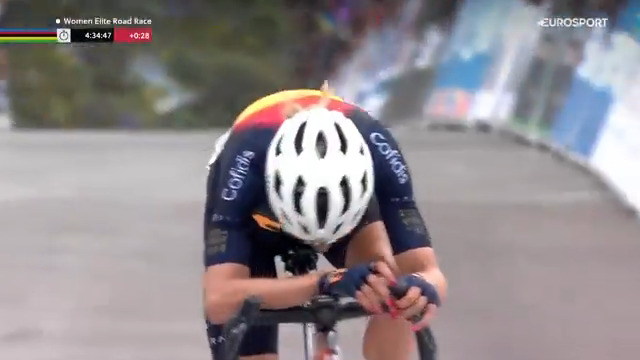 💯 ¡Cuarta medalla! Ejemplo de garra y superación MAVI GARCIA consiguiendo este trabajado bronce en Kigali. Enhorabuena a todo el ciclismo femenino por sus resultados en este Mundial.
