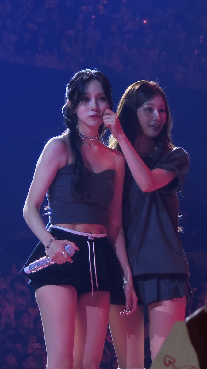 Sana dragging Mina over to pinch her cheek and leaving right after, Mina was so confused 😭