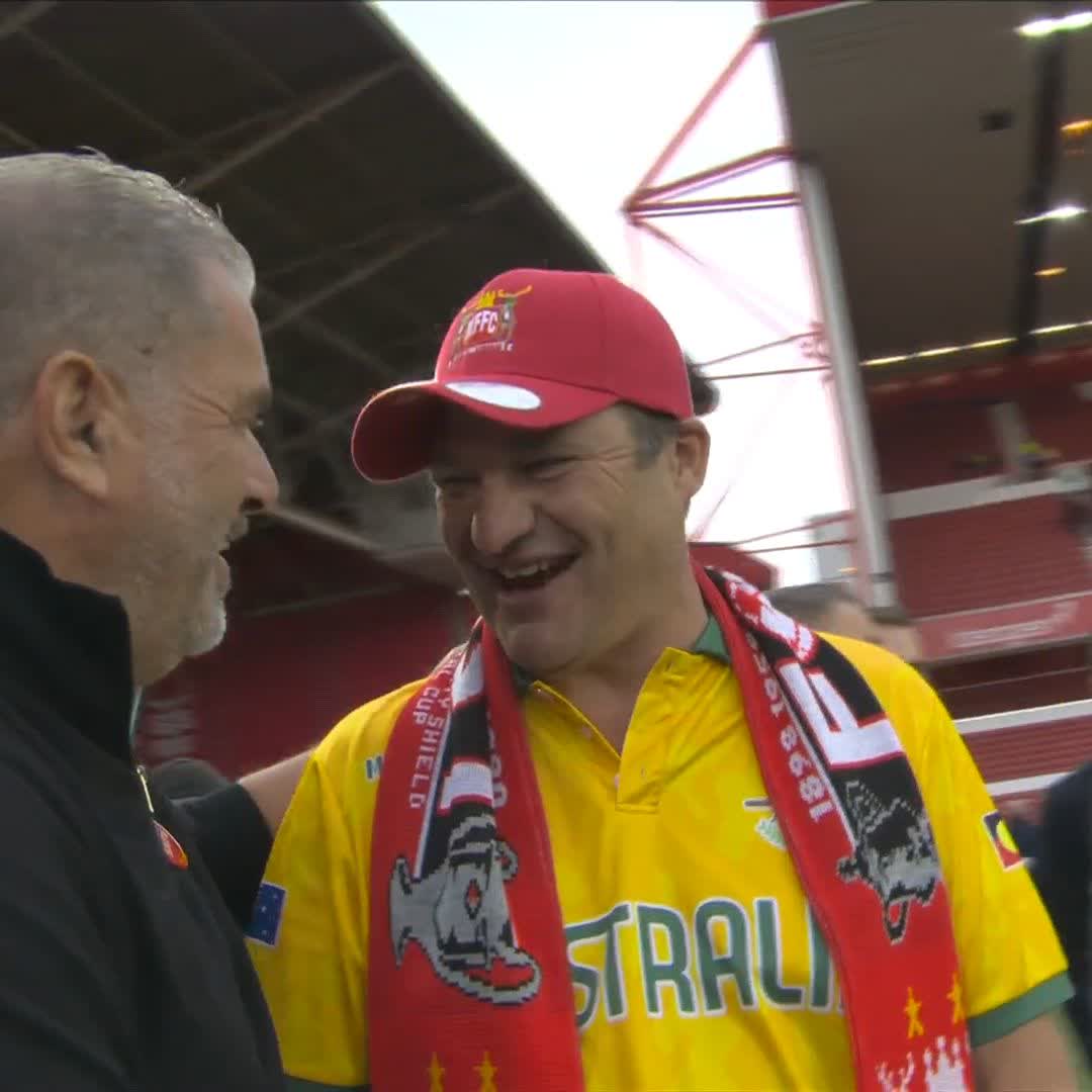 "Fair effort from the lad!" Ange Postecoglou reacts to the fan who has flown over from Melbourne for his first home Nottingham Forest game! 😅✈️