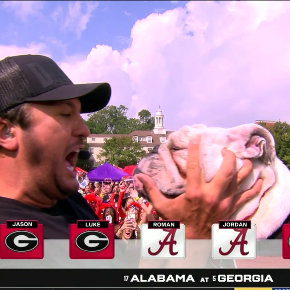 .@LukeBryan really gave Uga a kiss 😂🐶