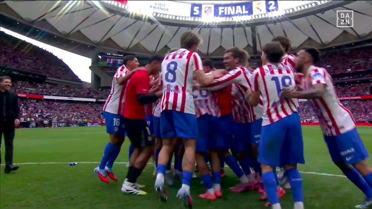 ¡DELIRIO TOTAL EN EL METROPOLITANO! 🔴⚪ Qué imágenes del Atleti con su afición 👏 #LALIGAenDAZN ⚽