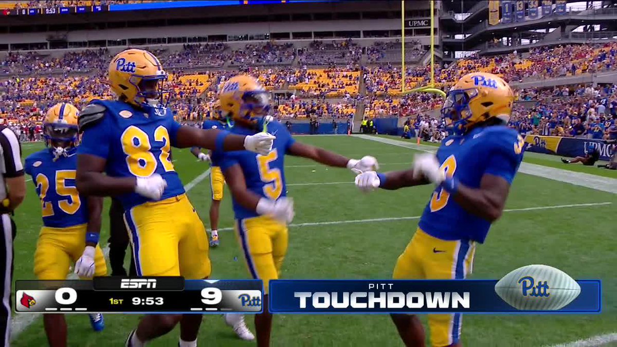 WHAT A SNAG FROM CATAURUS HICKS IN THE END ZONE FOR PITTSBURGH 😱
