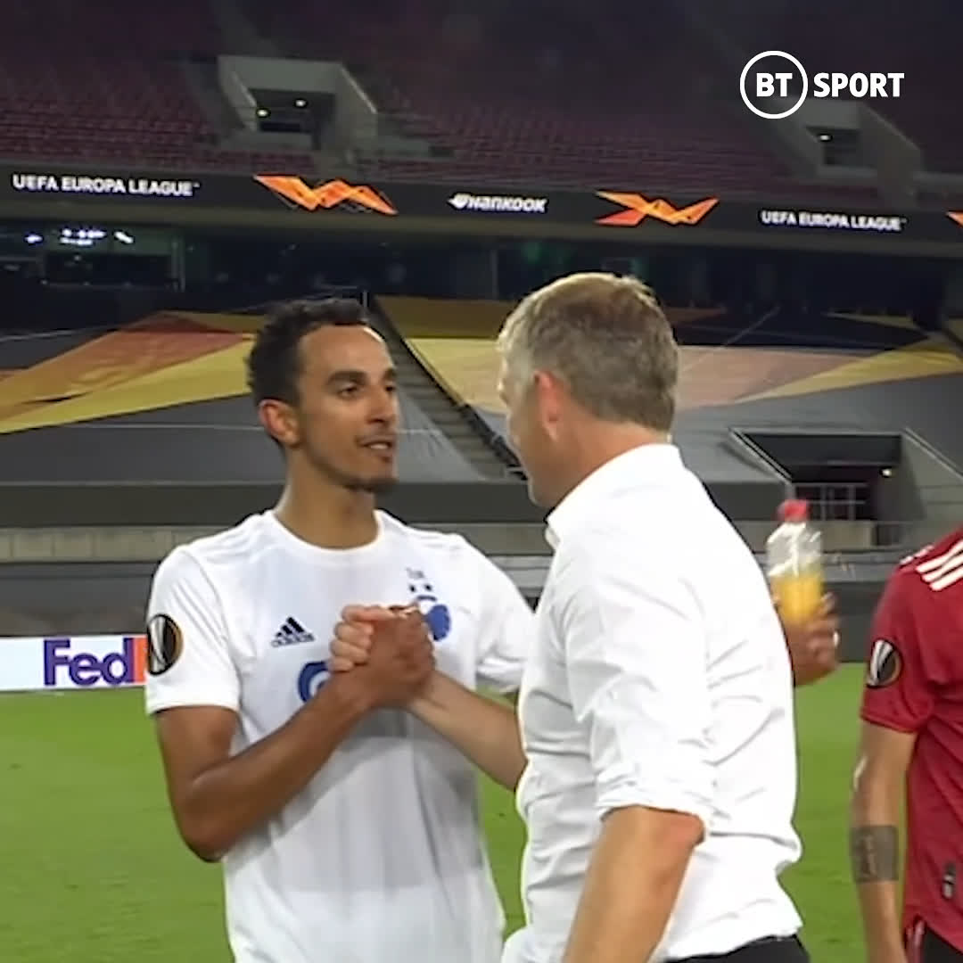 Was reminiscing Ole days & this came up 🗣️Copenhagen Captain Zeca (a Utd fan): Thanks very much for everything you're doing in United 🗣️Ole:We're trying to bring it back.He's helping (points at Bruno) Bruno blushes🥹 Wholesome times.Lived it loved it
