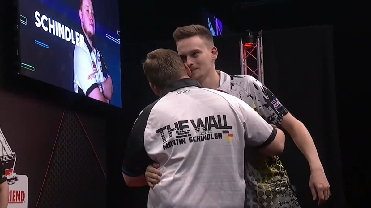 SCHINDLER POWERS PAST PIKACHU! 🇩🇪 Reigning champion Martin Schindler pins 75% of his attempts at double to kick off his title defence with a convincing 6-2 win over his World Cup partner Ricardo Pietreczko! 📺 #ET13 | R2