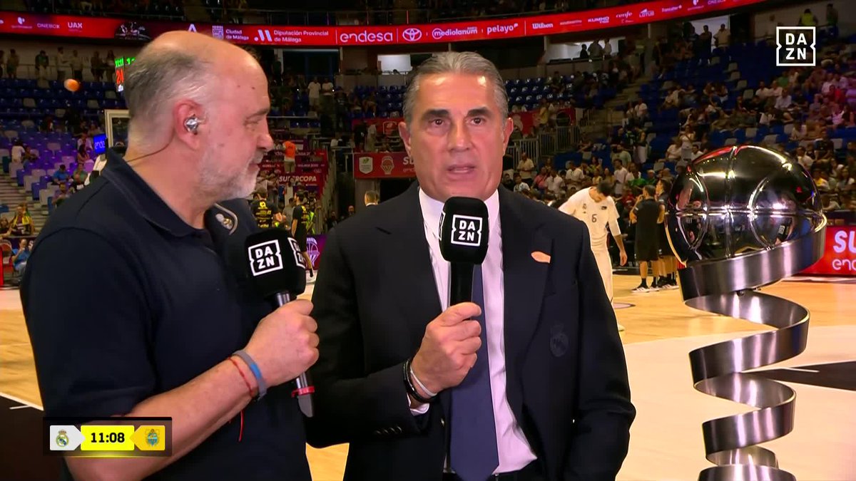 🙌 Sergio Scariolo como entrenador del Real Madrid Basket, Pablo Laso con el micrófono en la mano... y 𝙚𝙨𝙩𝙖 𝙥𝙧𝙚𝙜𝙪𝙣𝙩𝙖. Define HISTORIA DE NUESTRO BALONCESTO. 📺 La segunda semifinal, en directo gratis en DAZN España.