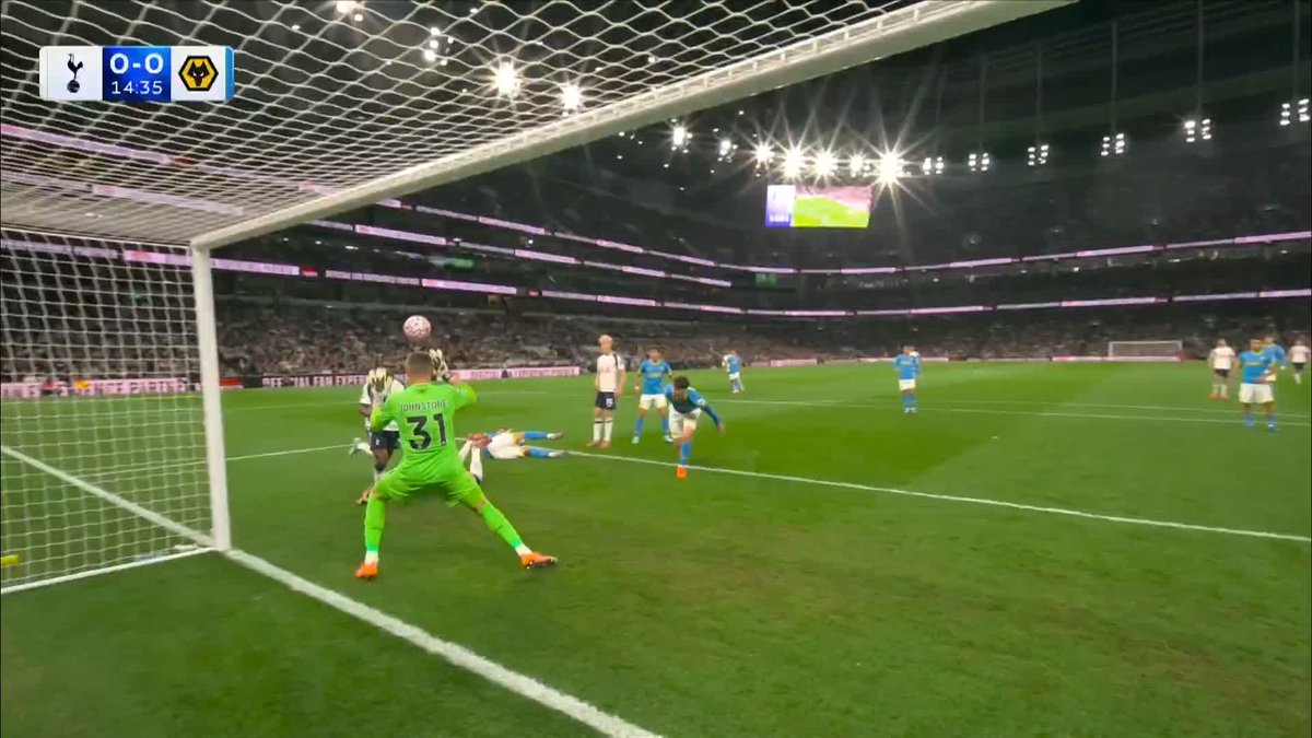 What a reflex save this is from Sam Johnstone! 🧤