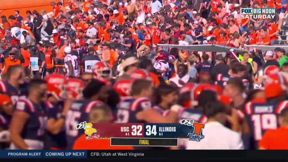 NO. 23 ILLINOIS WINS IT 🙌 David Olano hits the walk-off FG to down No. 21 USC.
