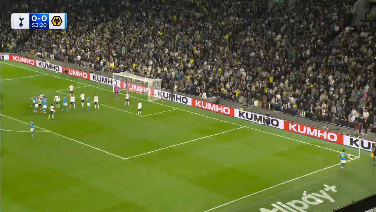 Santiago Bueno is in the perfect place to stab the ball home for his first Wolves goal! 💥