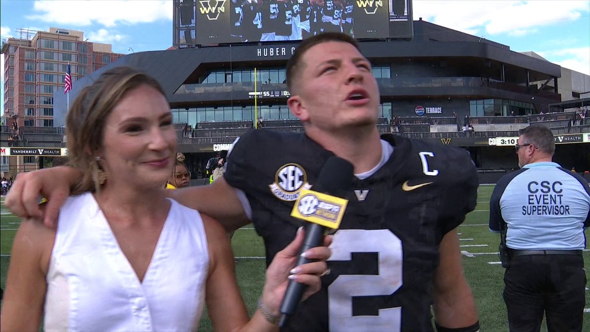Diego Pavia sang the Vanderbilt Football alma mater with Alyssa Lang 😂⚓️