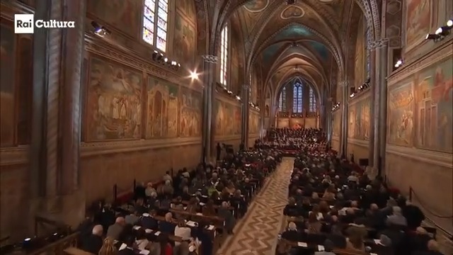 If you love classical music, take a moment to listen to Waltz No. 2 performed inside the Basilica of San Francesco d’Assisi in Italy 🇮🇹, whose construction dates back to 1228