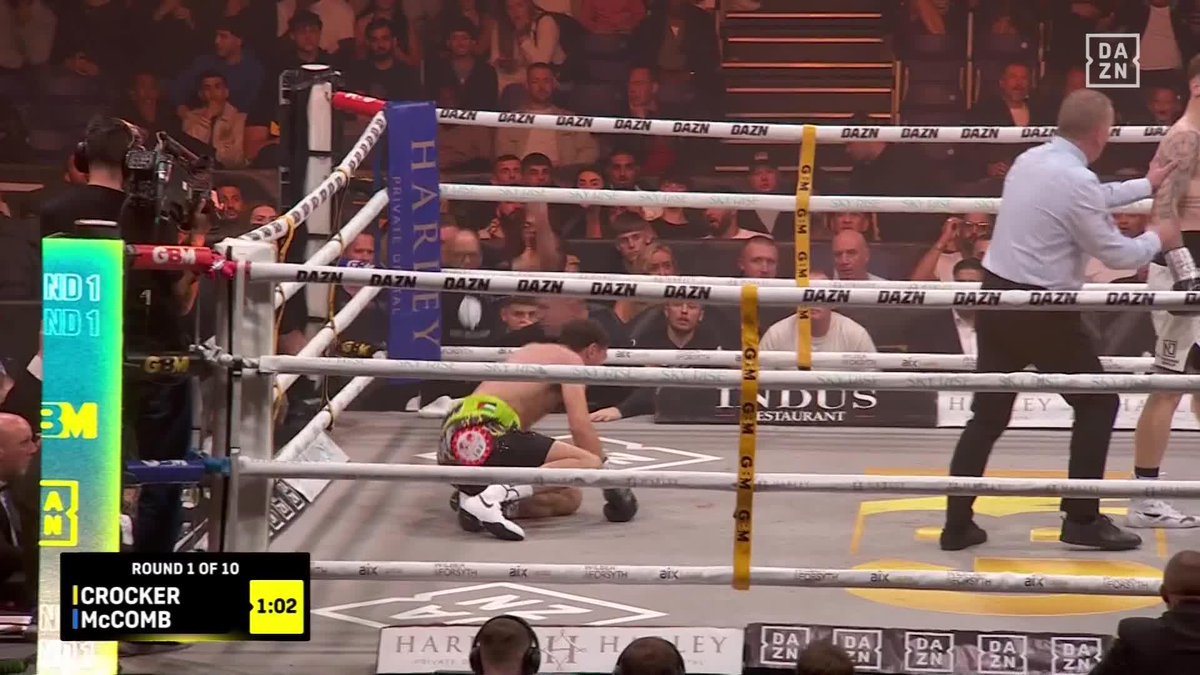 OMG!! THAT SHOT!!! 😱 Ben Crocker DROPS Sean McComb in round 1! #CrockerMcComb x #OnTheEdge | Live NOW on DAZN