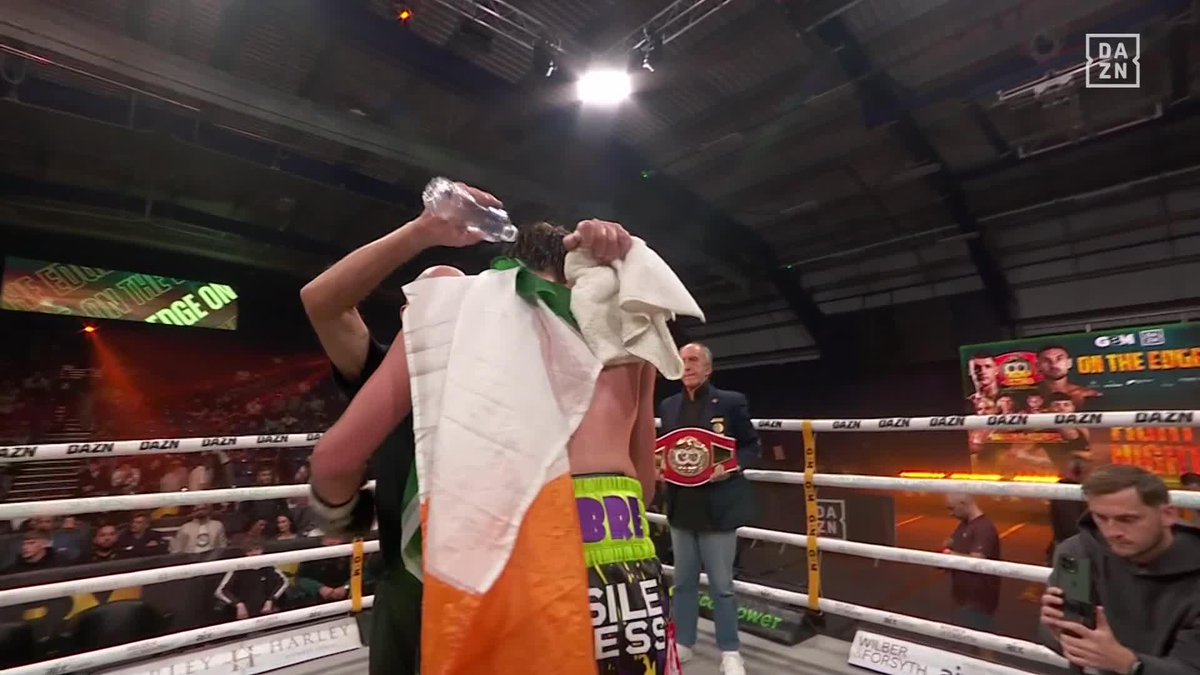 AND NEW!!!!!! 🏆 Sean McComb takes the unanimous decision win over Ben Crocker after an absolute war! 🔥 #CrockerMcComb x #OnTheEdge