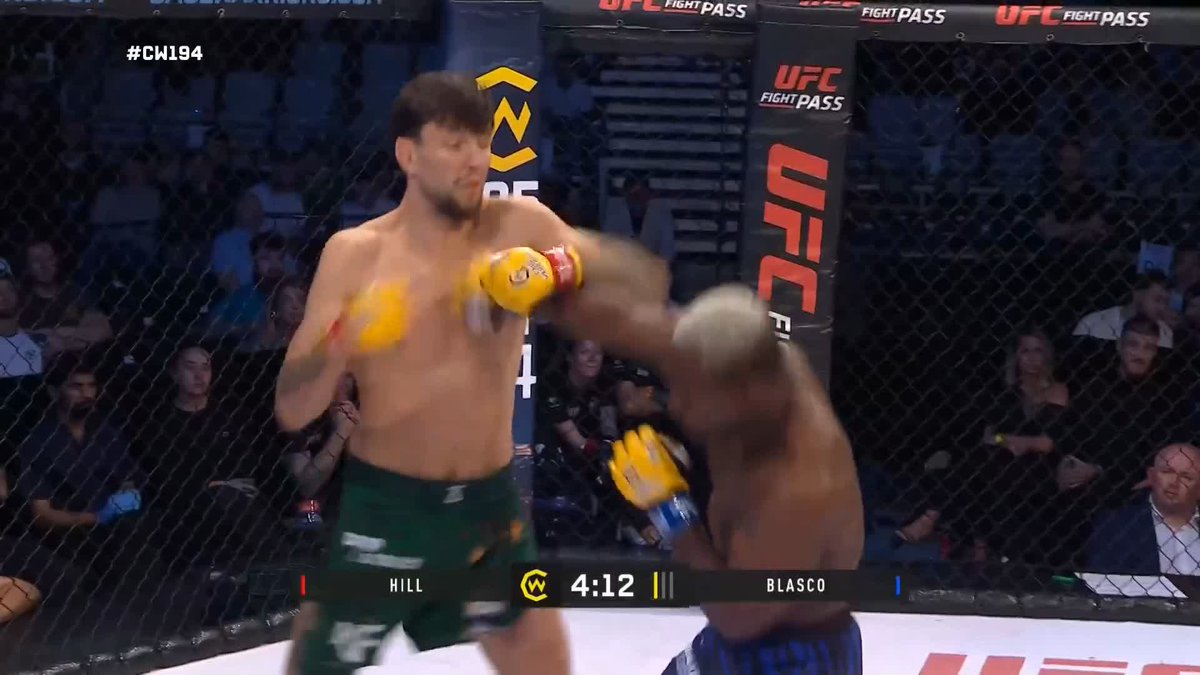 LEON HILL GETS THE FIRST ROUND HEADKICK KO IN FRONT OF THE IRISH FANS 🇮🇪☘️ #CW194