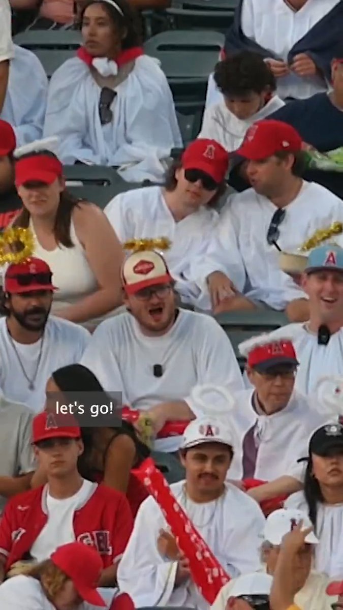 our angels in the outfield always bring the energy 👼