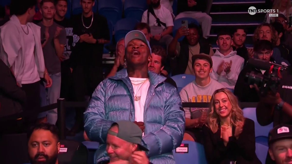 Respect him shouting out Adesanya but this might’ve been the most cringe post fight ever. #UFCPerth
