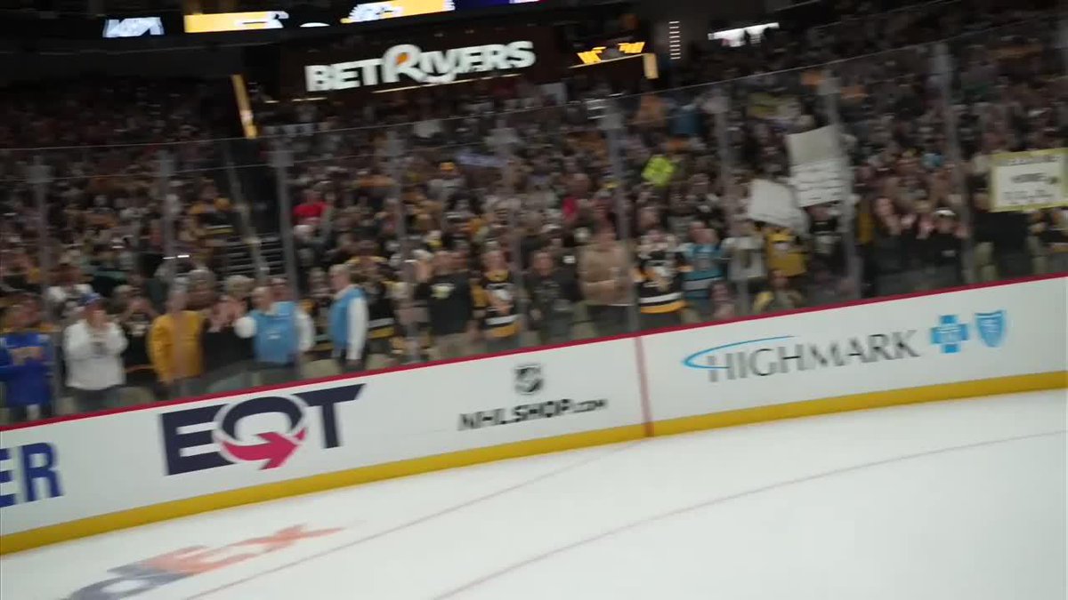 Standing-O for Marc-Andre Fleury and respect from the Columbus Blue Jackets as the Flower ends his NHL career in black and gold 🌸
