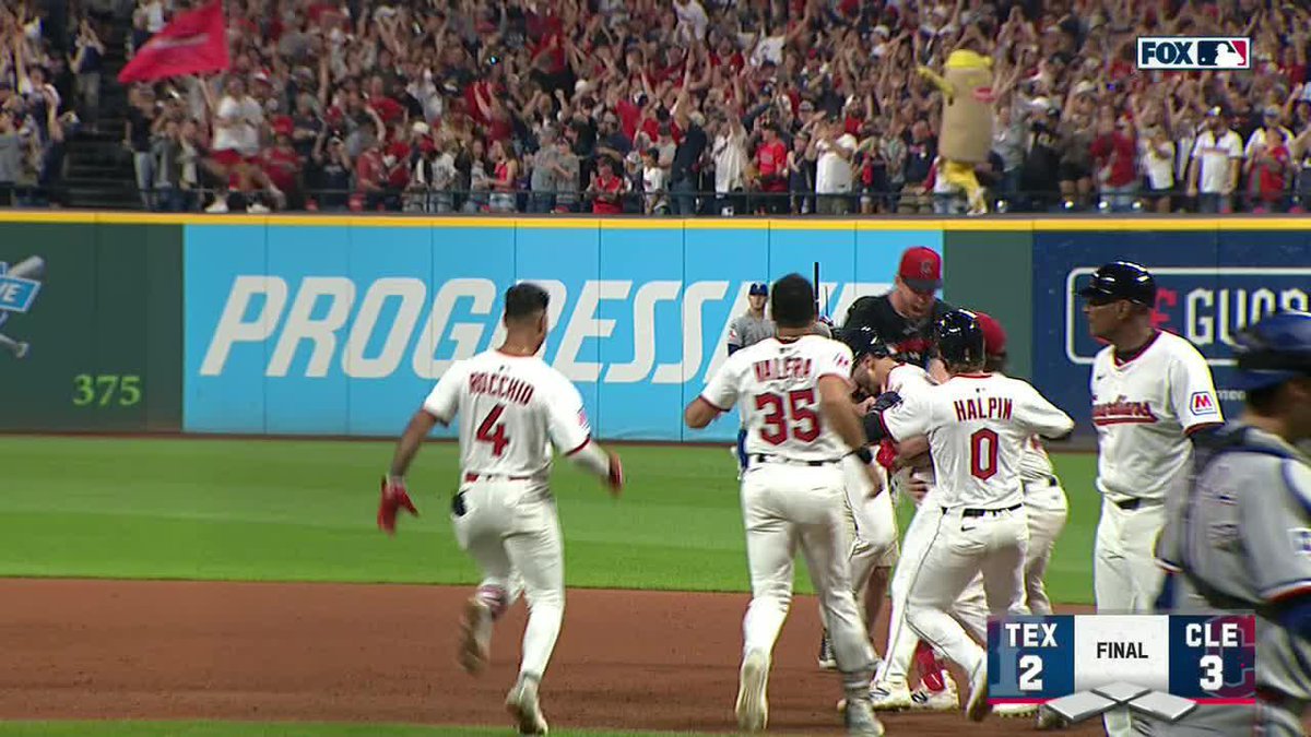 THE GUARDIANS WALK IT OFF TO CLINCH THEIR SPOT IN THE POSTSEASON‼️