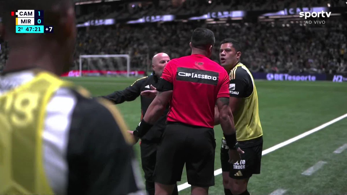 O Hulk não jogou hoje, e mesmo no banco de reservas, ele tomou um cartão amarelo. Resultado? Tá suspenso pro próximo jogo. Era o terceiro cartão amarelo! 🤦🏻