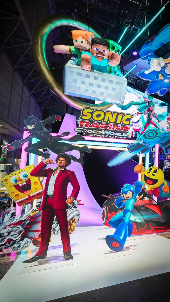 準備して...スタート🏎️ 『ソニックレーシング クロスワールド』では、マインクラフトのスティーブ、アレックス、そしてクリーパーでレースに参戦可能! Tokyo Game Show 2025 のセガブースでは、さまざまな体験が皆さんを待っています!