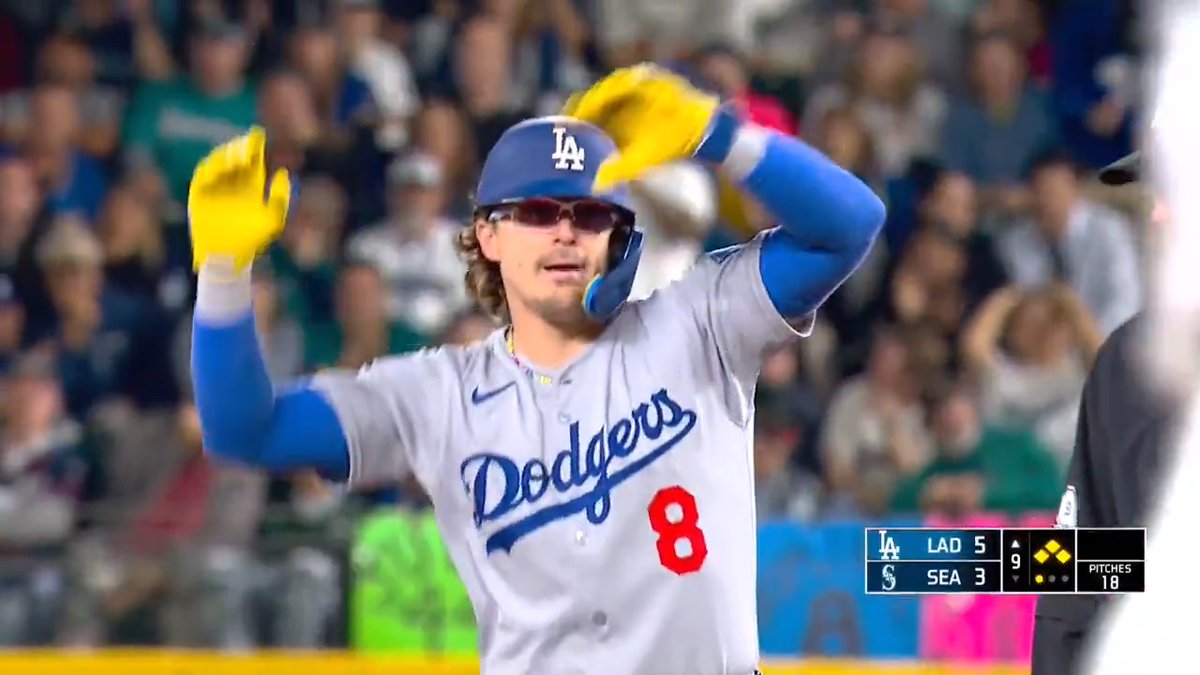 Clear the bases, Kiké!