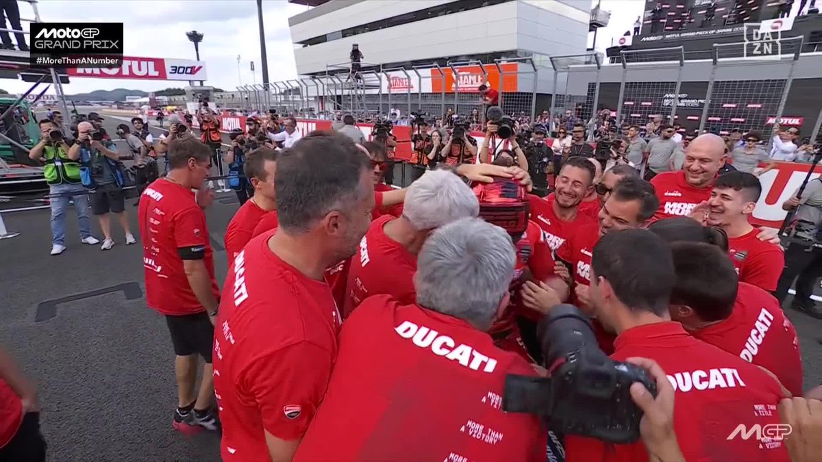 DUCATI SE VUELVE LOCA CON SU REY 😍👑 LA EMOCIÓN DE MARC MÁRQUEZ ES INCONTENIBLE 🥹❤️ #JapaneseGP 🇯🇵 #MotoGP 🏁