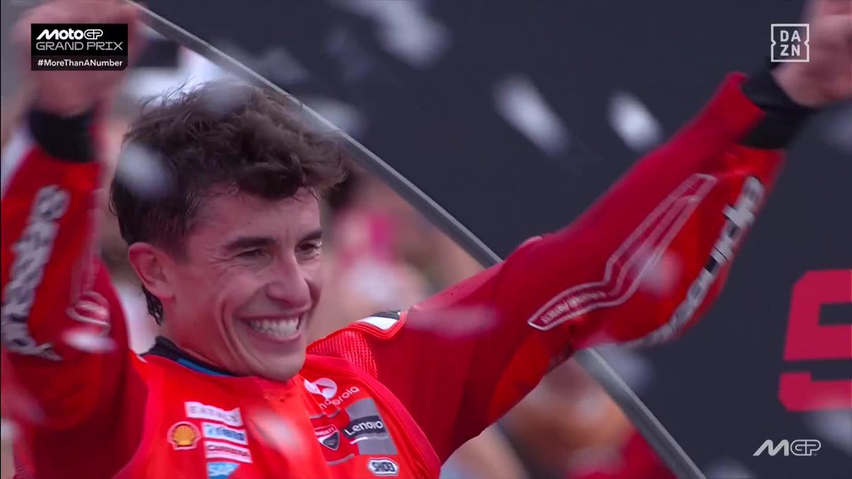 LA FAMILIA QUE HIZO VOLVER A SONREÍR A MARC MÁRQUEZ ¡Gracias, Ducati! La felicidad es de color rojo 😍🔴 #JapaneseGP 🇯🇵 #MotoGP 🏁