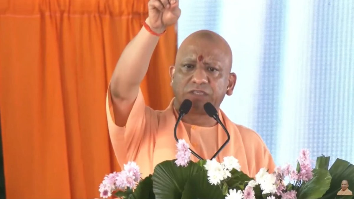 लव-जिहाद, धर्मांतरण और गो-तस्करी जैसी राष्ट्र विरोधी गतिविधियों के प्रति हमें सतर्क रहना होगा, अगर कहीं कोई भूल से भी इस प्रकार की गतिविधियों में लिप्त है, उसकी सूचना ससमय पुलिस और प्रशासन को उपलब्ध करवाइए, उपचार की व्यवस्था हम स्वयं कर लेंगे...