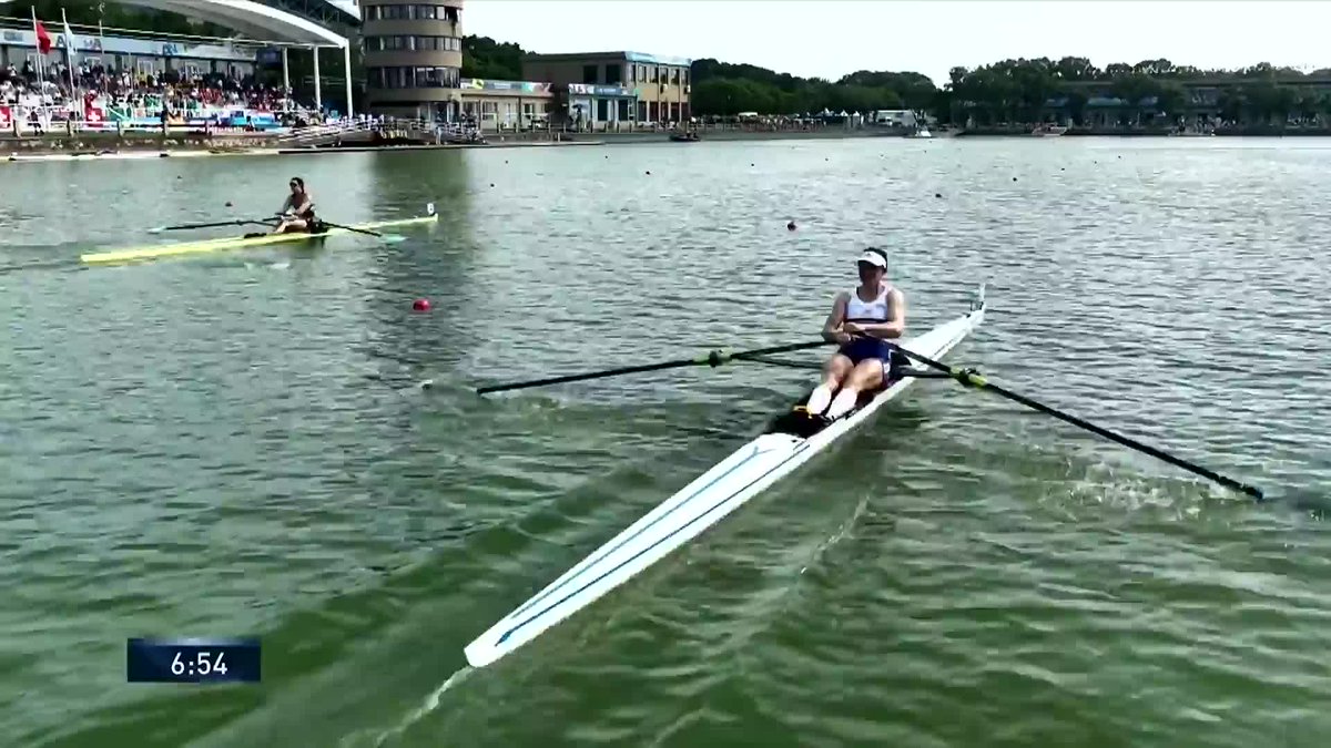 🥇🇮🇪🚣🏼‍♀️ Watch the dramatic final moments as Fiona Murtagh holds off hot favourite Lauren Henry to claim World Rowing Championship gold