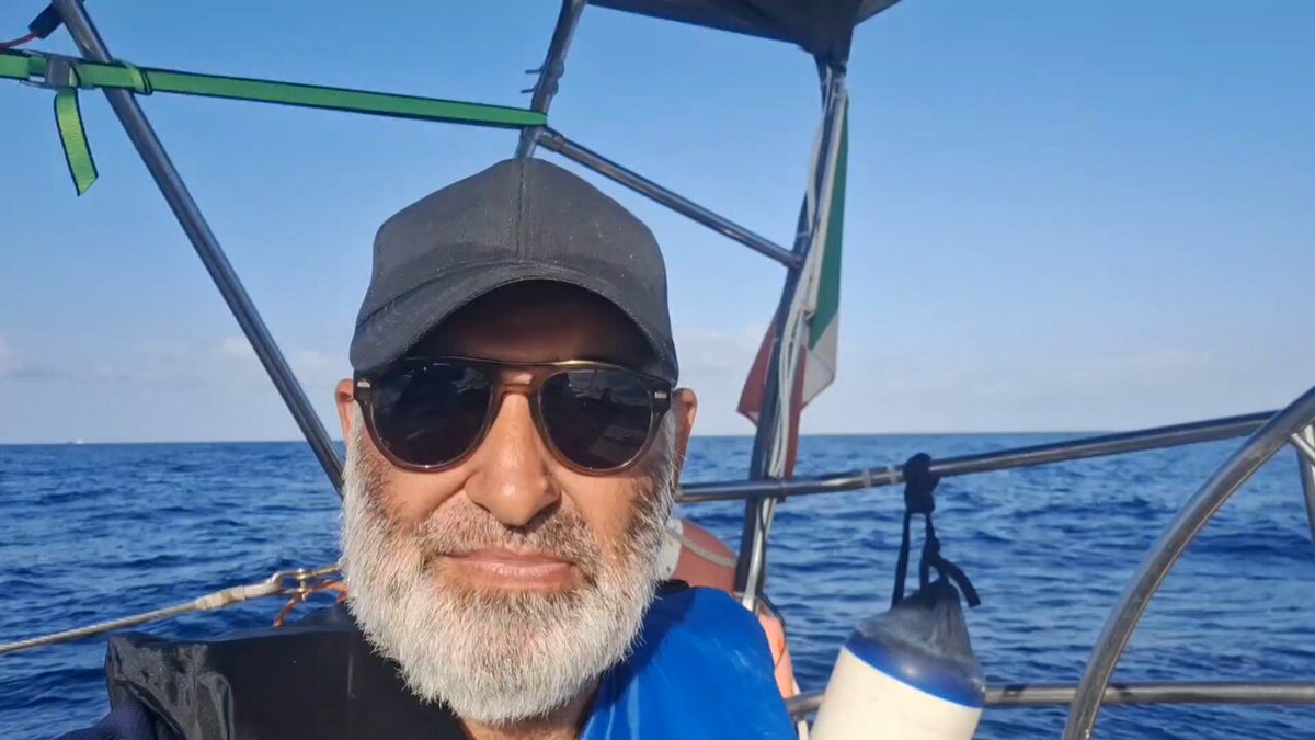 اپڈیٹس۔۔۔ آج پندرہواں دن ہے بحیرہ روم میں۔۔۔اب ہم غزہ کی طرف بین الاقوامی پانیوں میں ہیں، الحمدللہ،آخری فیصلہ کن 3 دن 3 راتوں کا سفر کل شام سے شروع ہوچکا ہے۔ آواز اٹھائیے،قدم بڑھائے،غزہ کے بچے آپ کو پکار رہے ہیں، حکومت کو گلوبل صمود فلوٹیلا کو تحفظ دینے کے لیے بھرپور مہم چلائیے۔ گلوبل صمود فلوٹیلا برائے غزہ پرامن انسانی امدادی کاروان ہے گلوبل صمود فلوٹیلا کو تحفظ دو۔ غزہ پہنچ کر رہینگے ان شاءاللہ۔ Pak - Palestine Forum Global Sumud Flotilla