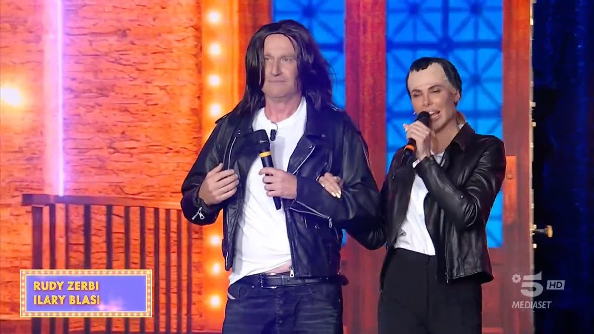Frega meno di niente chi vince o chi perde anche perché su #AscoltiTv ne fate la vostra ragione di vita e vi scannate ogni volta. Ma non capisco come sta roba possa piacere e far ridere al campione Auditel. Cringe. #BallandoConLeStelle #TuSiQueVales