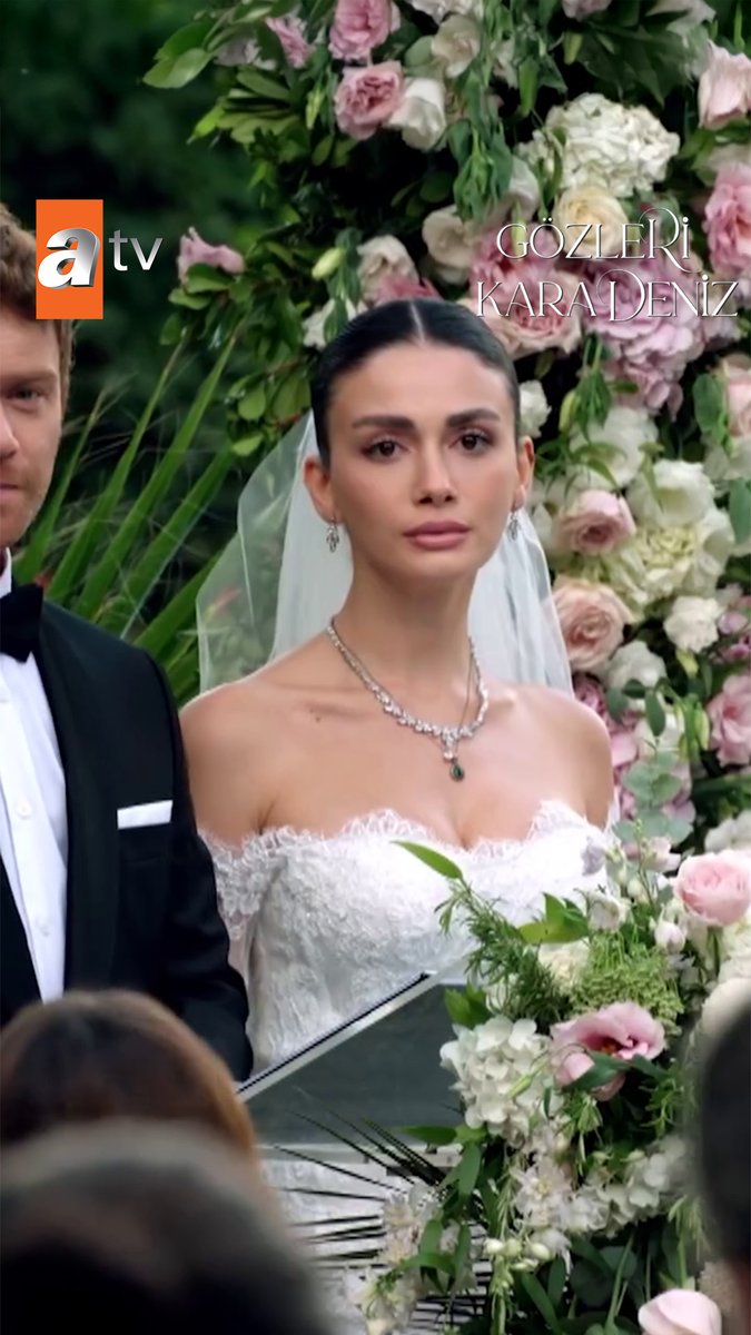 “Mehmet Maçari ile evlenmeyi kabul ediyor musunuz?” Gözleri KaraDeniz yeni bölümüyle Salı 20.00’de atv’de! Daha fazlası için ➡ #GözleriKaraDeniz Gözleri Karadeniz #gkd