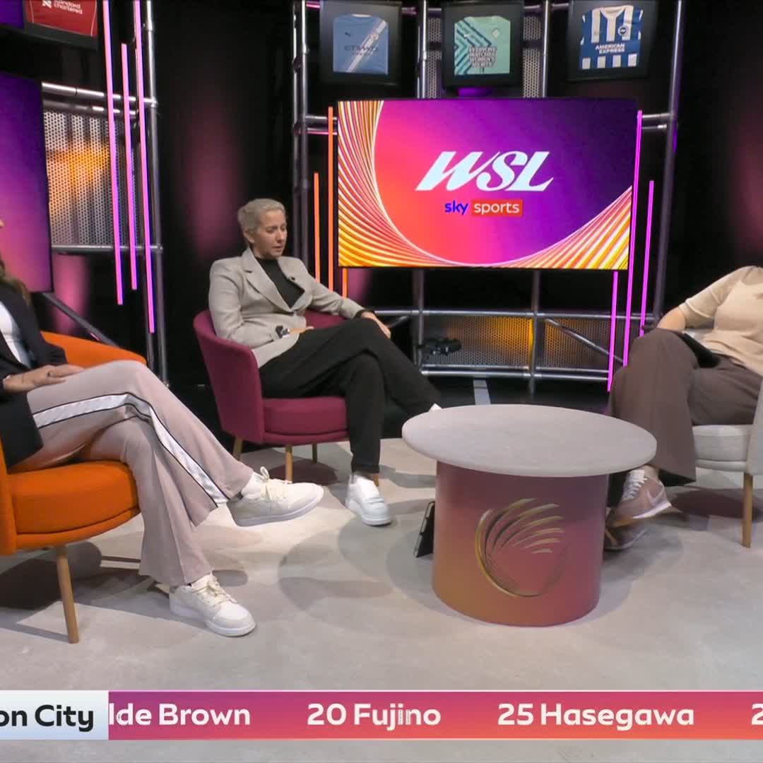 "I don't think anybody's really grabbed the league yet" 🏆 Carla Ward on if title contenders Arsenal have dropped too many points this season already 🤔