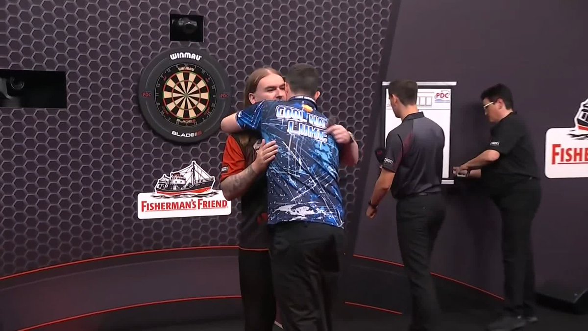HEAVY METAL MEANS BUSINESS! Ryan Searle entered the match without winning a leg against Luke Humphries in 2025, but issues a statement victory over the world number one - winning the contest 6-4! 📺 #ET13 | R3