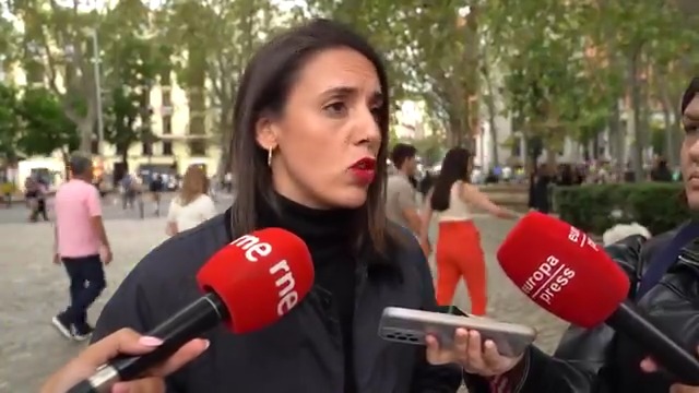 La Flotilla tiene que poder cumplir con su misión que es llevar ayuda humanitaria, comida, medicinas y agua a Gaza, que es justo lo que Israel está impidiendo que entre. Por eso, exigimos a los gobiernos de Europa que garanticen la seguridad de la Flotilla. 🎥Irene Montero