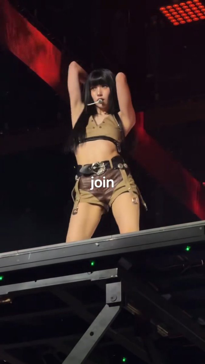 RIGHT HAND GIRL MINA WITH BANGS
