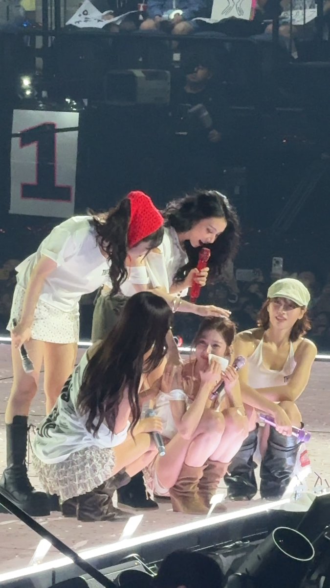 The members comforting Sana crying after Macao ONCEs sang Candy for TWICE 🥺