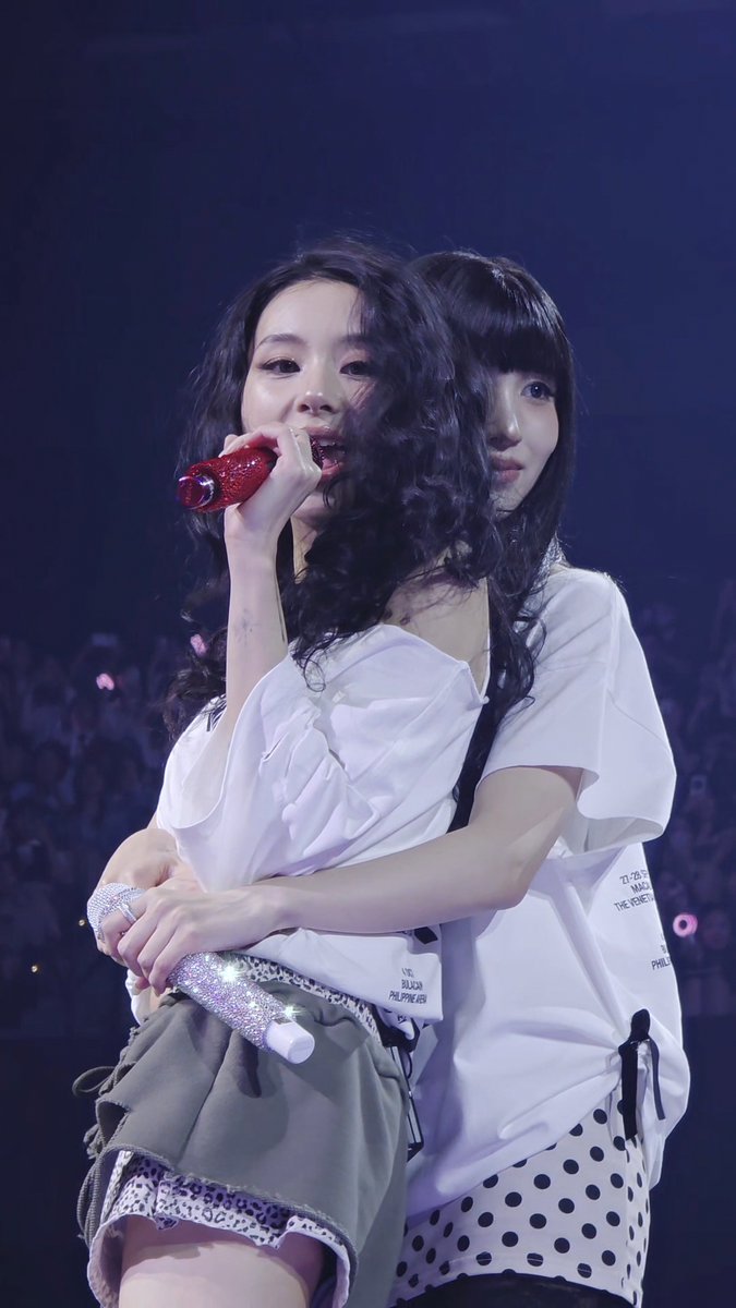 MINA BACKHUGGING CHAEYOUNG