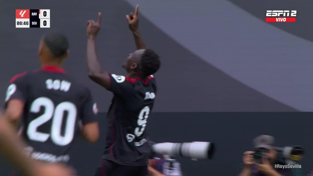 ¡LO GANA EL SEVILLA SOBRE EL FINAL! Akor Adams coronó una contra perfecta y lo dejó sin ningún tipo de opción a Augusto Batalla para el 1-0 sobre Rayo Vallecano 📺 Mirá #LaLiga por #DisneyPlus Plan Premium
