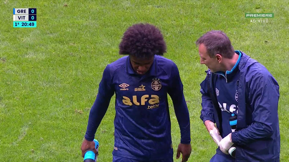 O lance em que Willian sentiu. O jogador foi substituído. 🎥 Premiere | ge
