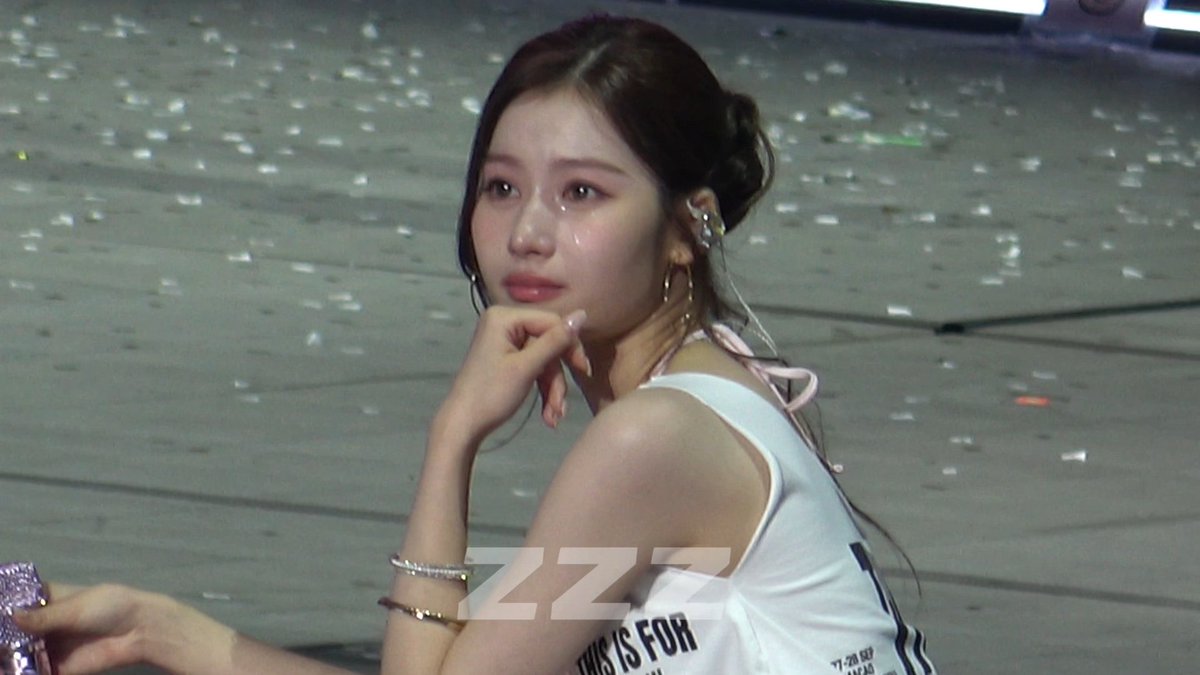 THE TEARS RUNNING DOWN SANA'S FACE 🥺🥺🥺🥺
