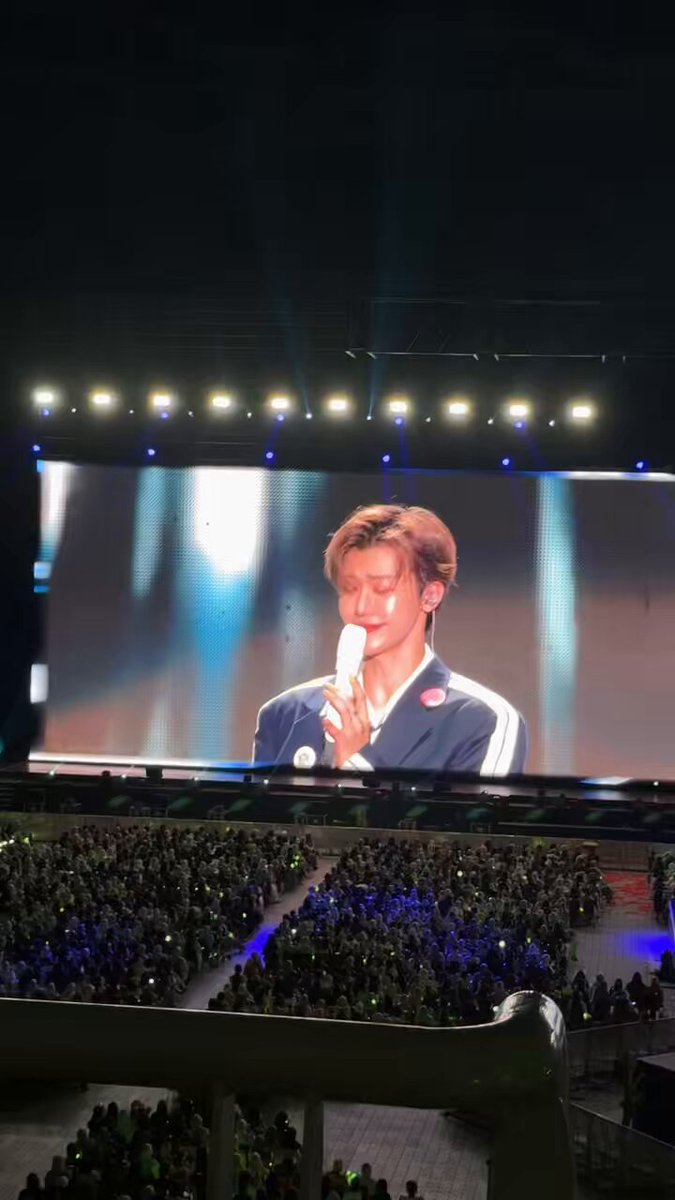 cutie jaemin says, “dadah” again today but this time he didn’t need to copy the interpreter also that, “kalian imut-imut banget (you guys are so cute), sayang (love) indonesia, terima kasih (thank you).” ah, the tone of his voice is so cute 😭
