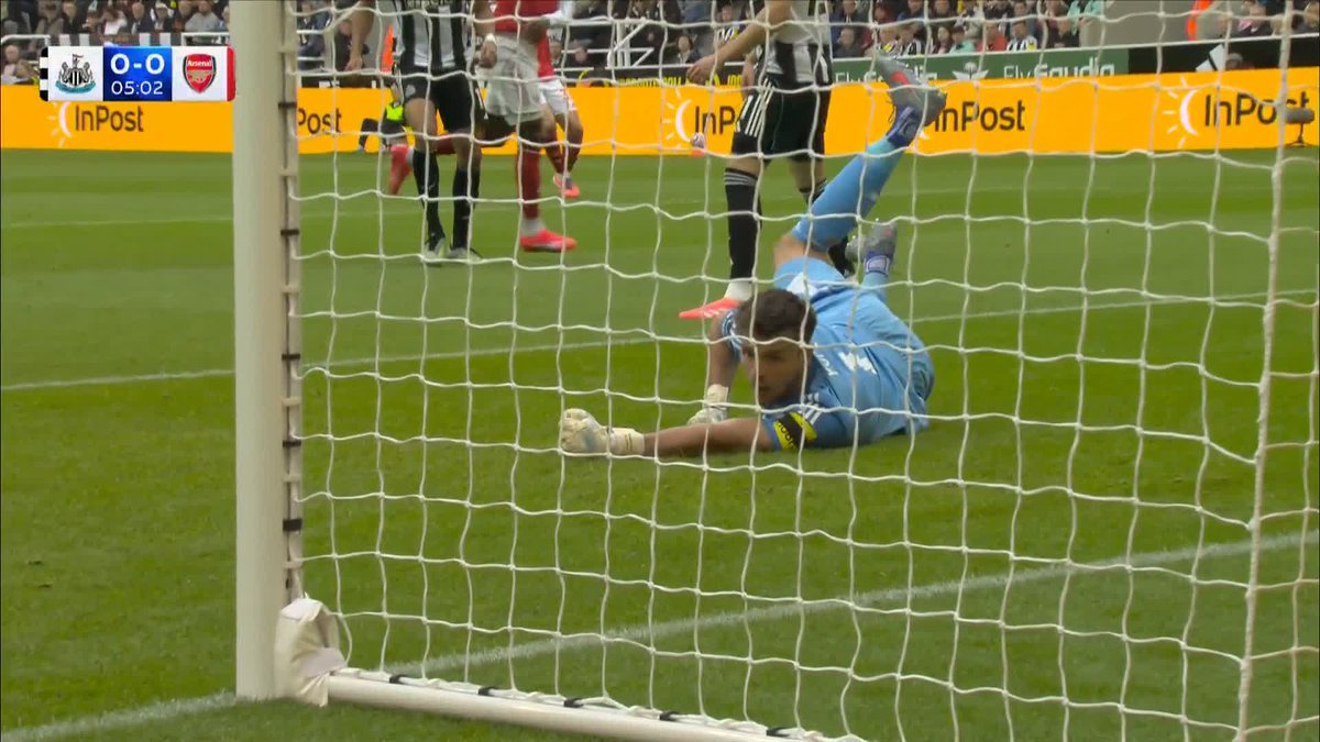 Nick Pope DENIES Ebere Eze what would've been a stunning goal! 🧤